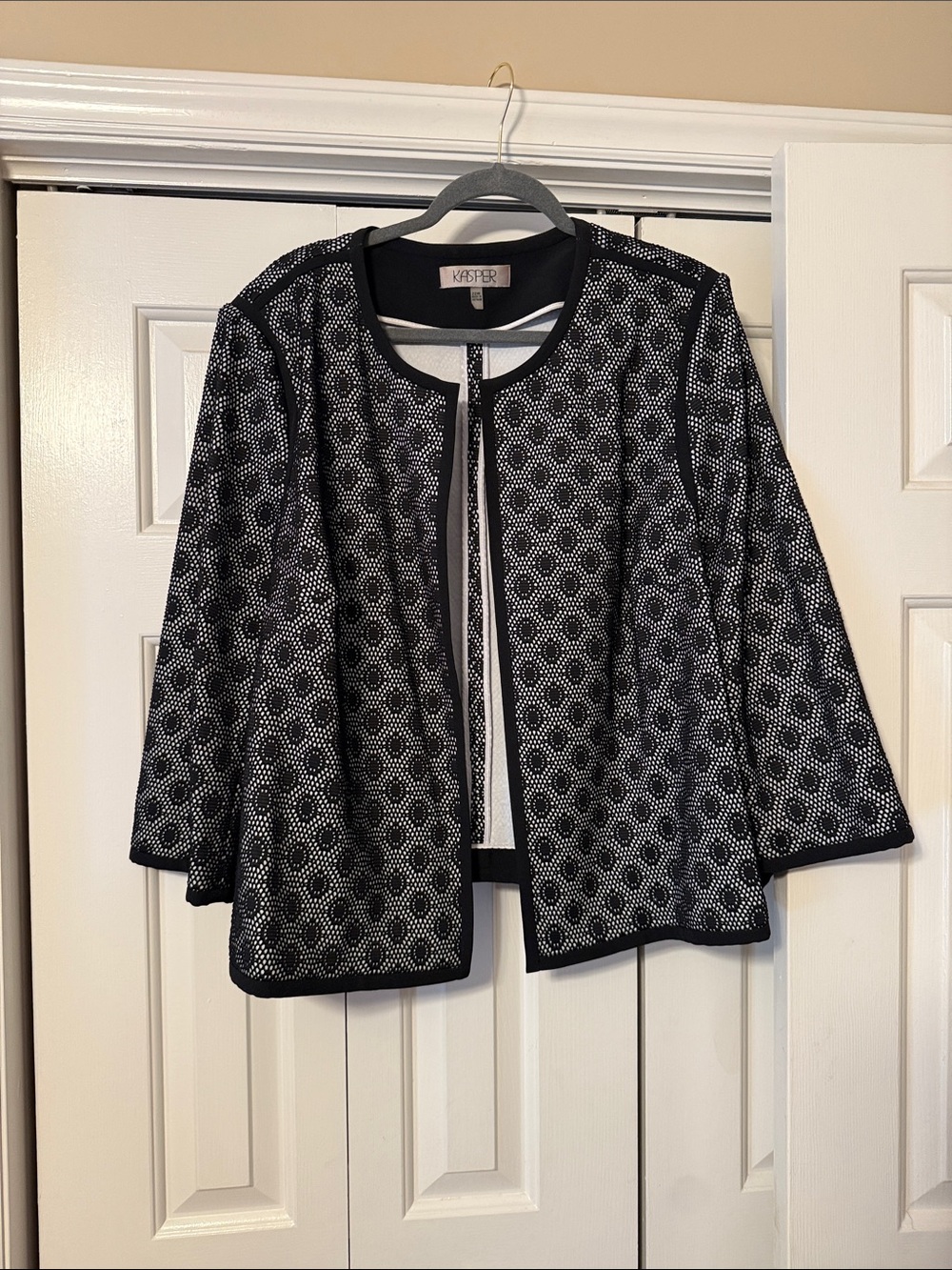 Kasper blazer - stunning dressed up or down - black and white
